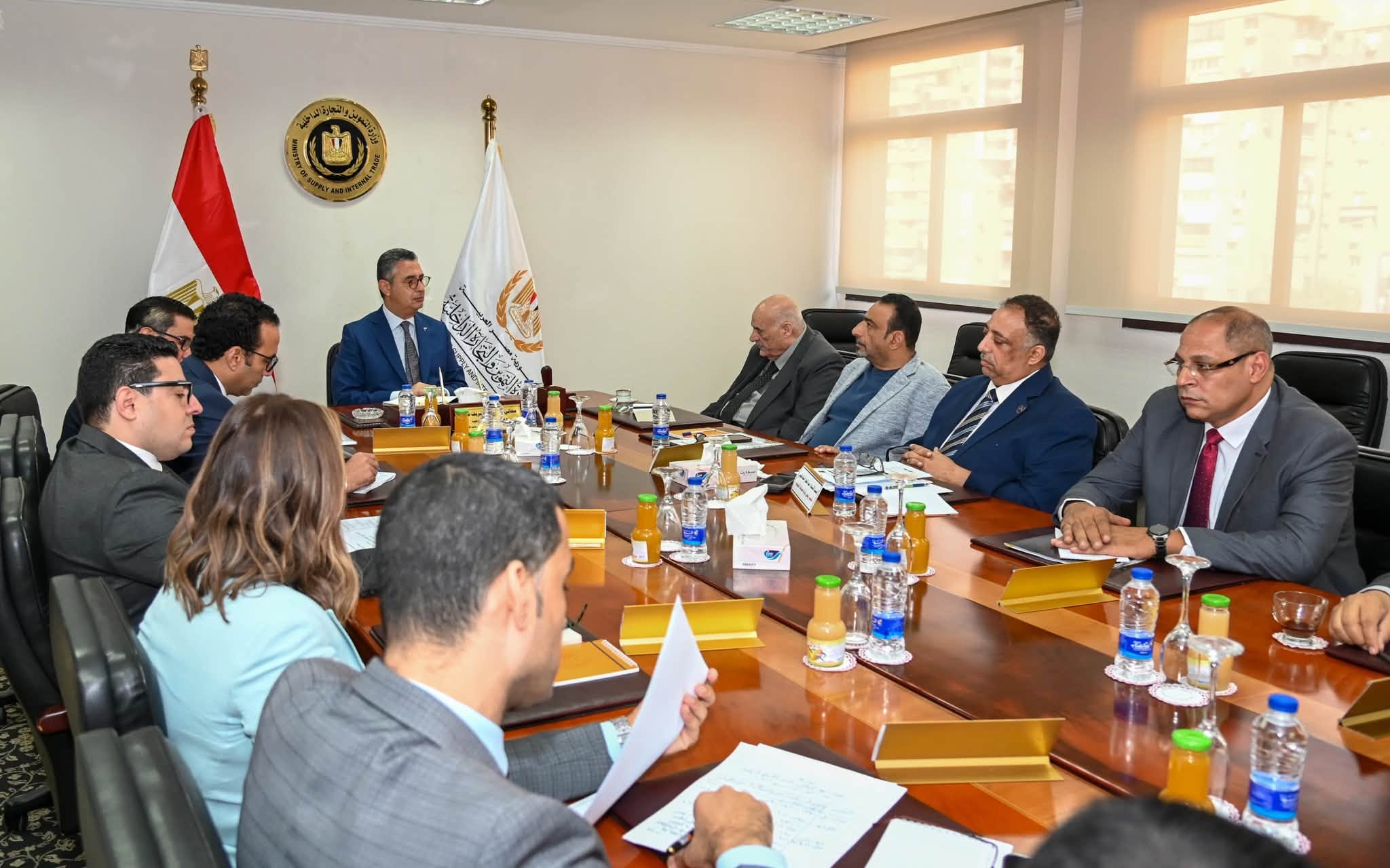 وزير التموين يعقد اجتماعًا موسعًا مع الشعبة العامة للمخابز وغرفة صناعة الحبوب لمتابعة منظومتي الطحن والخبز