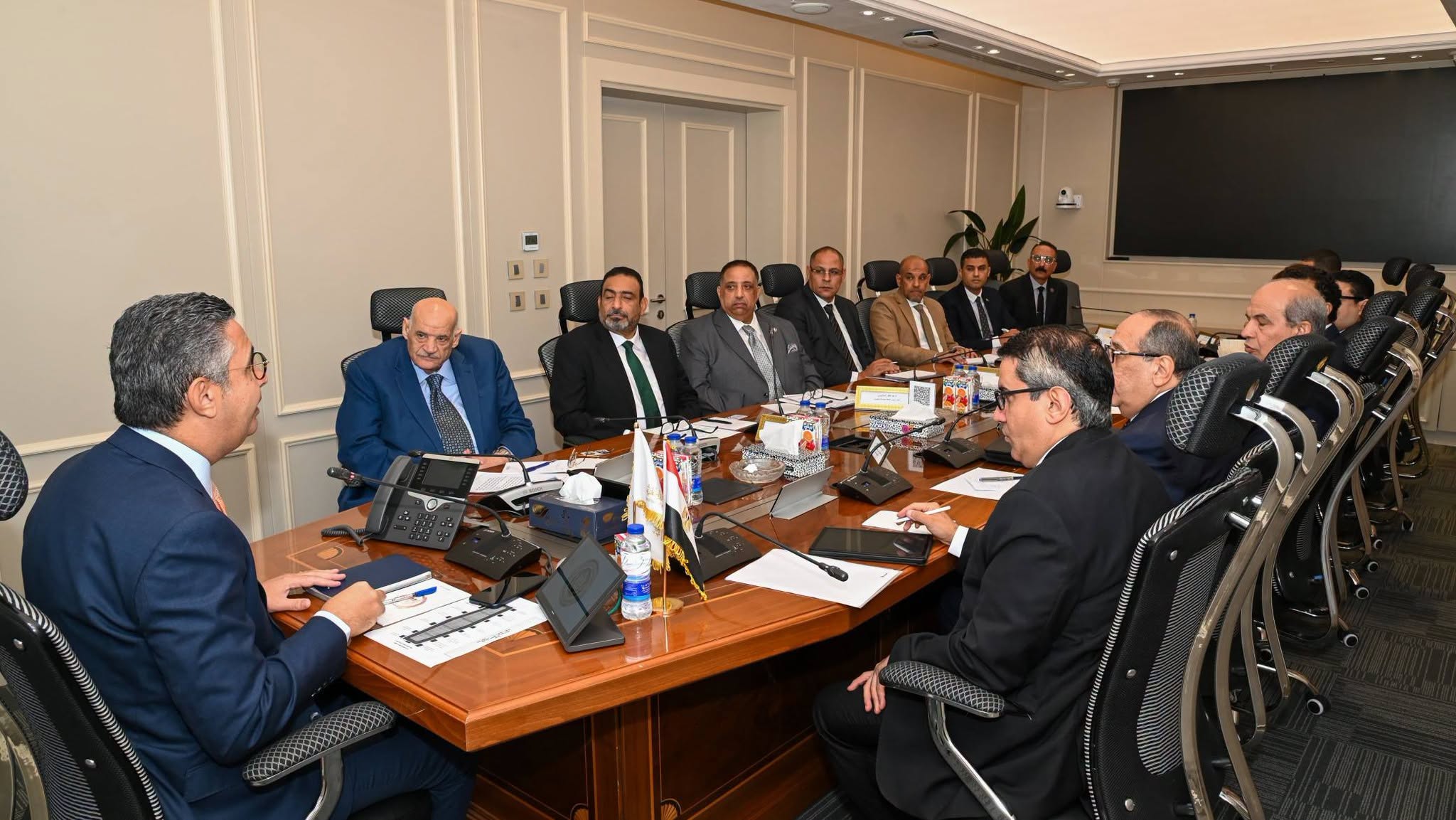 وزير التموين يعقد اجتماعًا جديدًا مع الشعبة العامة للمخابز وغرفة صناعة الحبوب لمتابعة تطورات سوق الخبز الحر والدقيق